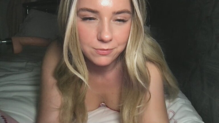 Bella808's Streamate show and profile