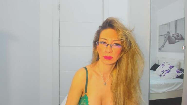 AvaDeArmond's Streamate show and profile