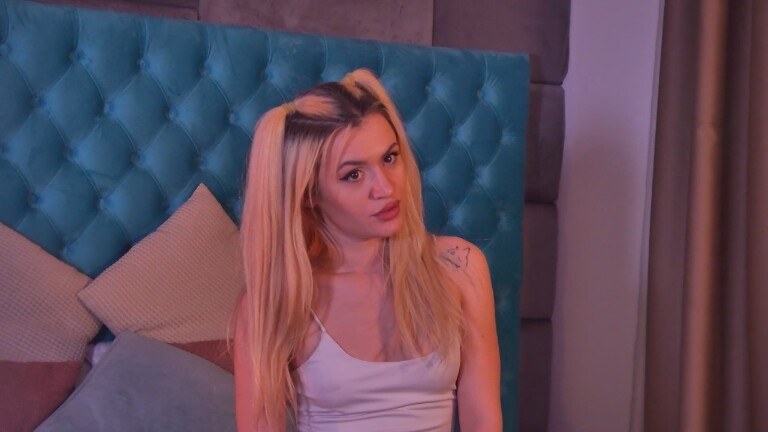 NayaBliss's Streamate show and profile