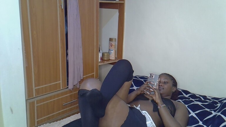 cuddlepunk's Streamate show and profile