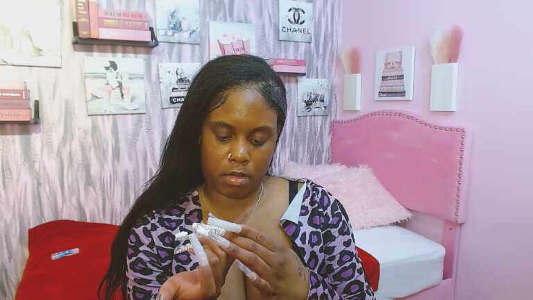 SymoneMonae's Streamate show and profile