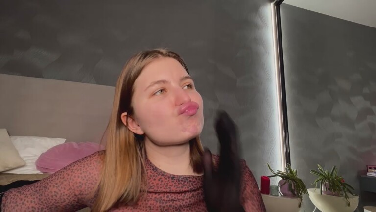 NylonMuse's Streamate show and profile