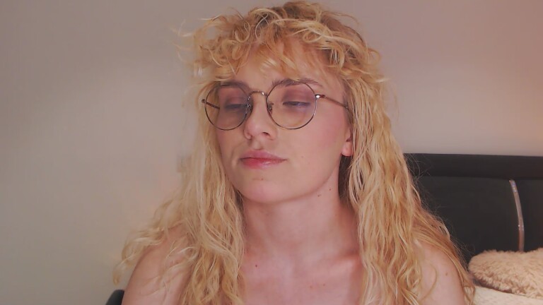 EVYE's Streamate show and profile